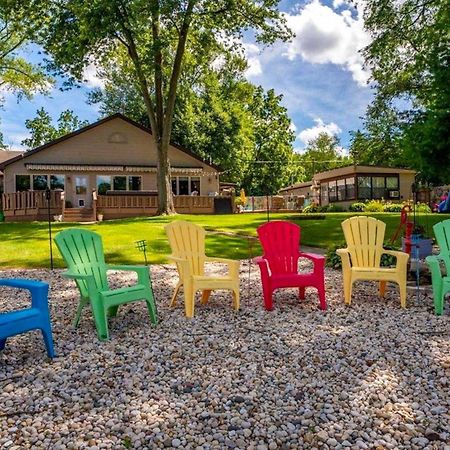 Edgerton Rock River Retreat With Dock And Seasonal Pool! מראה חיצוני תמונה