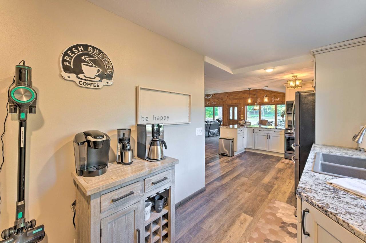Edgerton Rock River Retreat With Dock And Seasonal Pool! מראה חיצוני תמונה