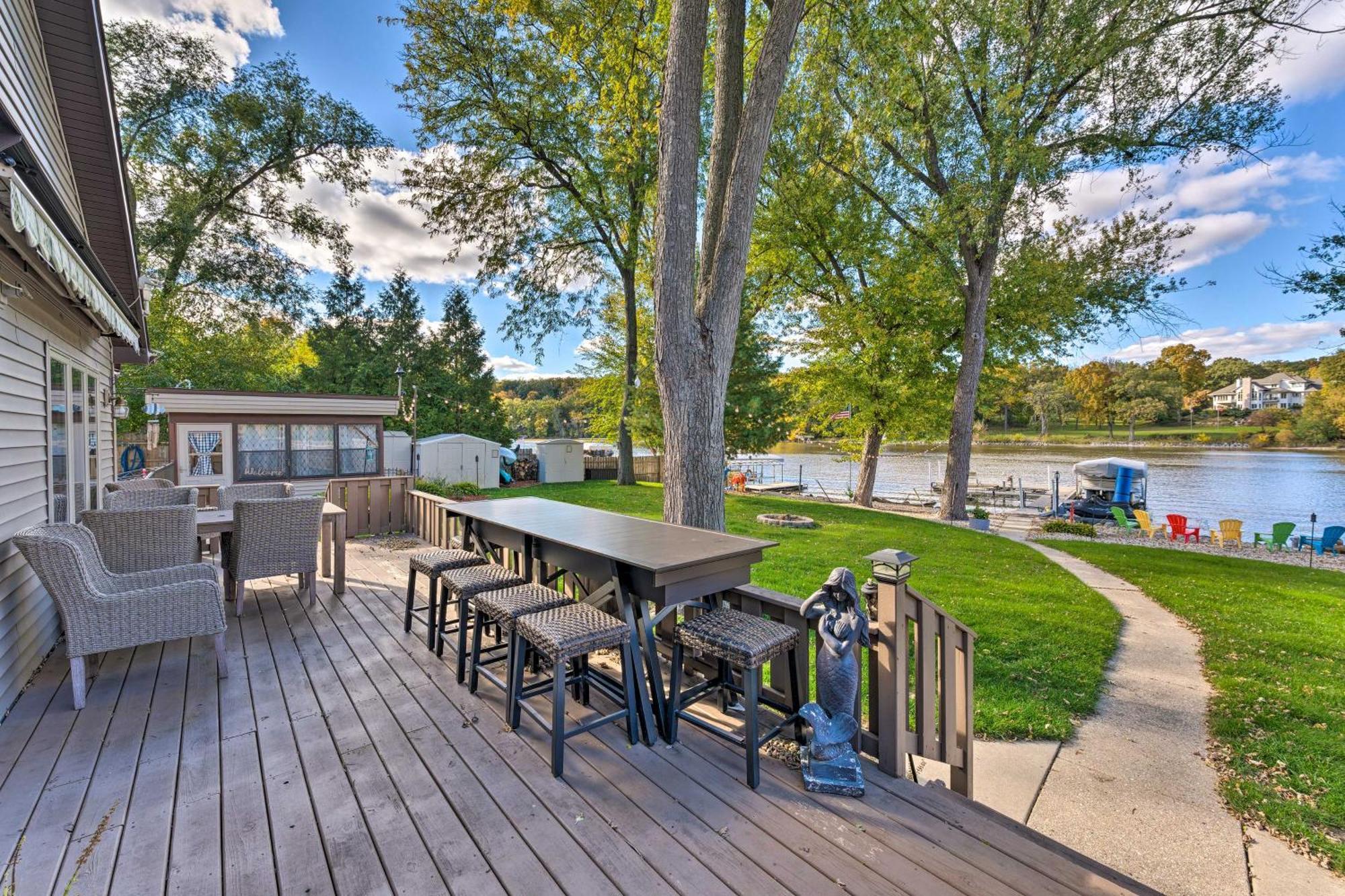 Edgerton Rock River Retreat With Dock And Seasonal Pool! מראה חיצוני תמונה