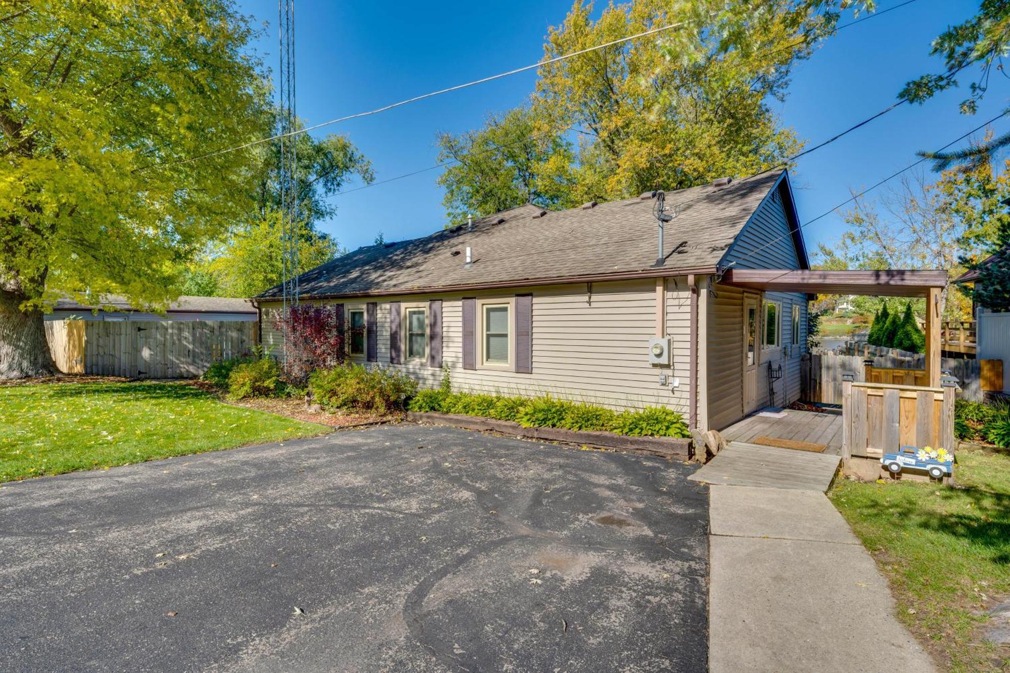 Edgerton Rock River Retreat With Dock And Seasonal Pool! מראה חיצוני תמונה
