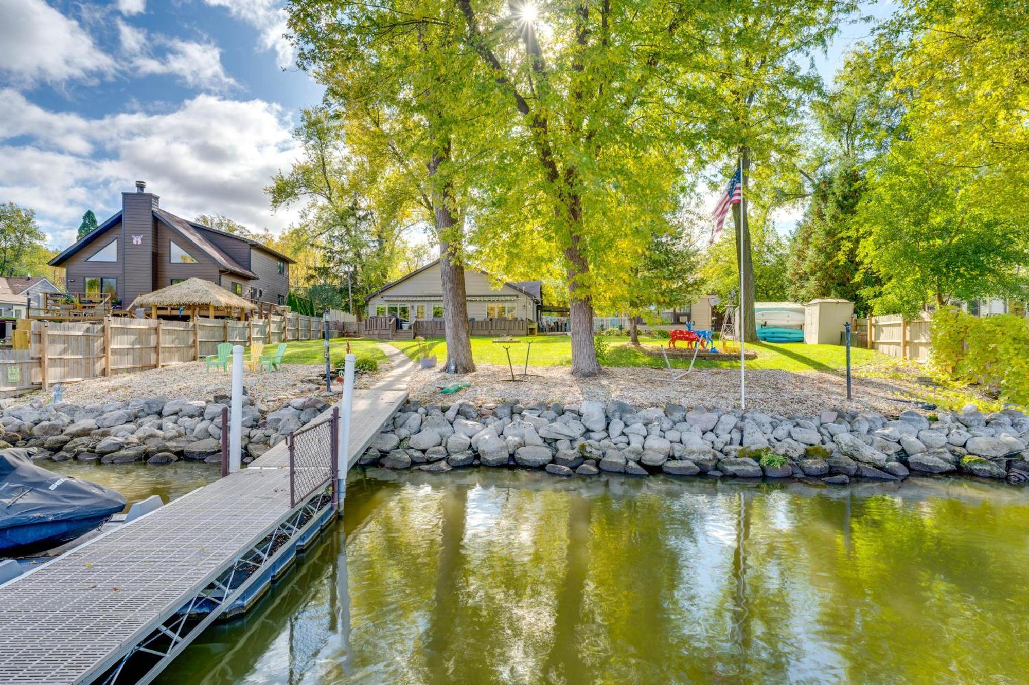 Edgerton Rock River Retreat With Dock And Seasonal Pool! מראה חיצוני תמונה